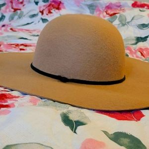 Woman's wool floppy hat